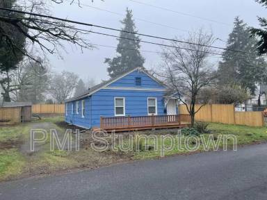 Main picture of 6016 NE Alberta St