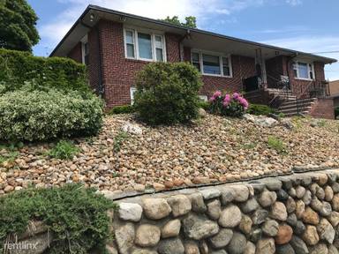 Main picture of 605 Park Ave