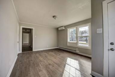 Main picture of 2000 S U St