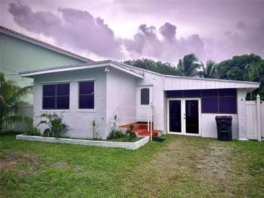 Main picture of 5618 Pierce St