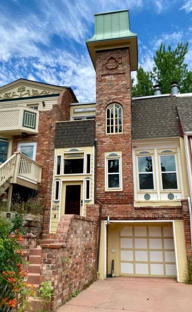 Main picture of 457 Pearl St