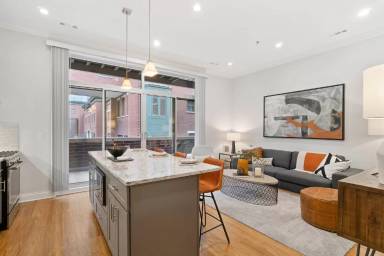 Main picture of 1054 W Monroe St