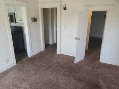 Main picture of 113 W 7th St