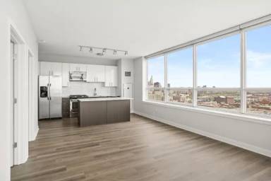 Main picture of 724 W Adams St