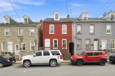 Main picture of 405 Beaver St