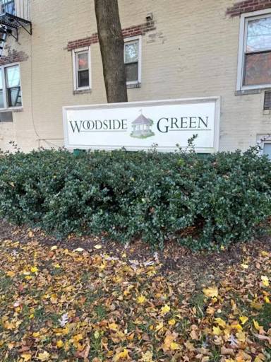 Main picture of 106 Woodside Grn