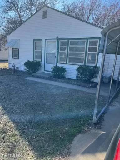 Main picture of 825 N Westridge Dr