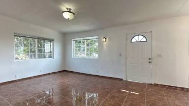 Main picture of 445 W Shamrock St