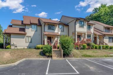 Main picture of 230 Bridgewater Dr