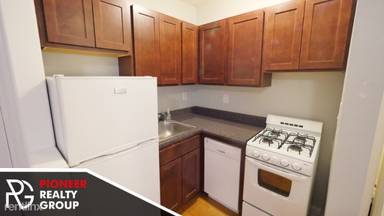 Main picture of 837 W Wolfram Apartments