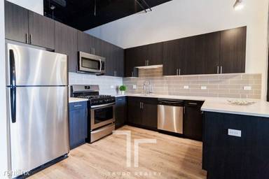 Main picture of 2036 S Michigan Ave