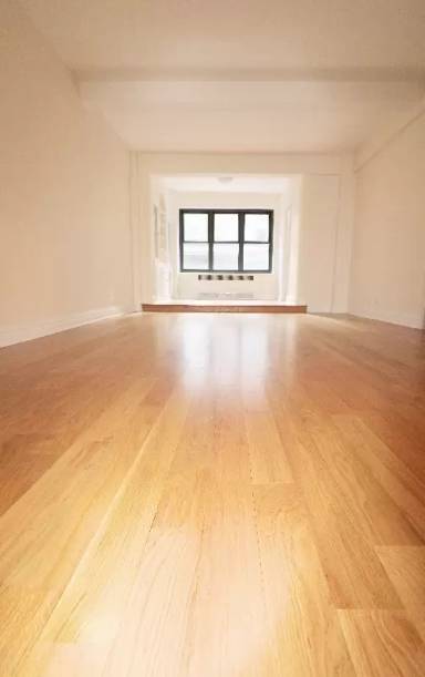 Main picture of 143 E 56th St