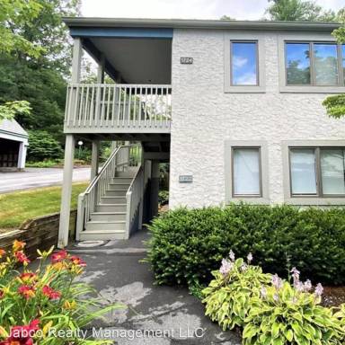Main picture of 1722 Woodledge Cir