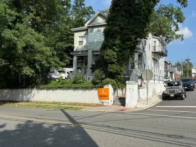 Main picture of 500 Broadway