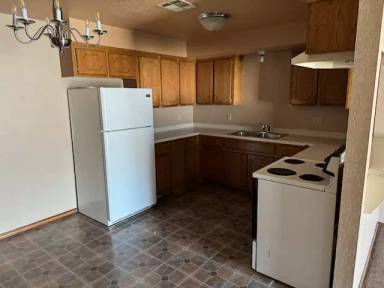 Main picture of 902 Cynthia St