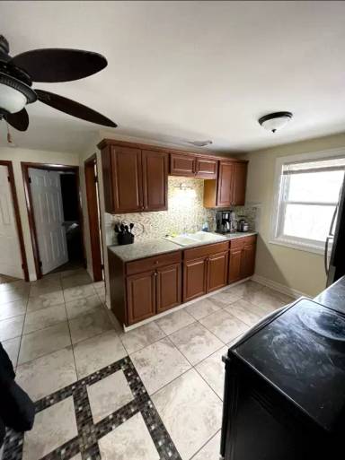 Main picture of 467 North Ave