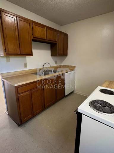 Main picture of 104 Country Ln