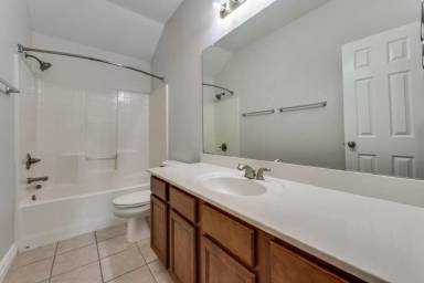 Main picture of 510 Kingscote Ct