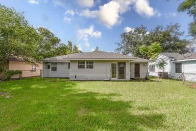 Main picture of 218 W 4th St