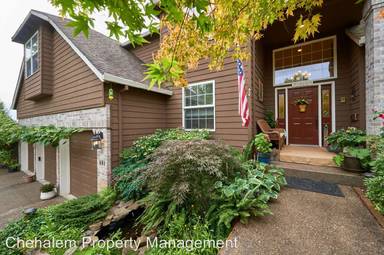 Main picture of 681 SW 3rd St