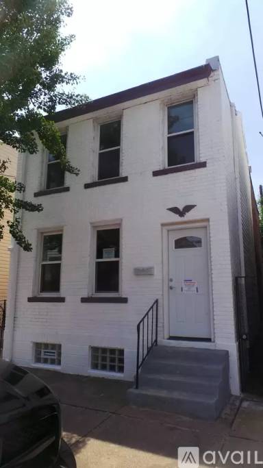 Main picture of 66 S 17th St