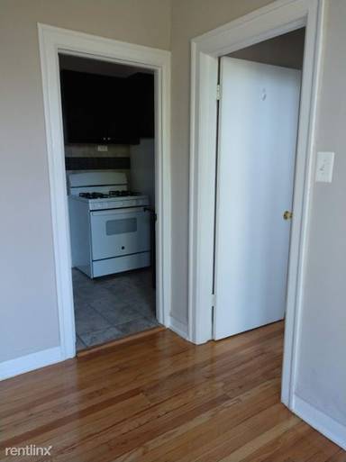 Main picture of 1369 W Estes Ave
