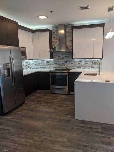 Main picture of 7004 Broadway