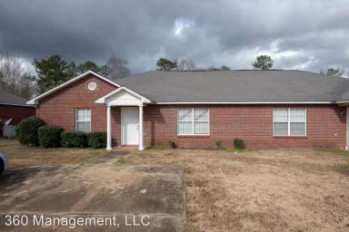 Main picture of 704 Yeager Ln