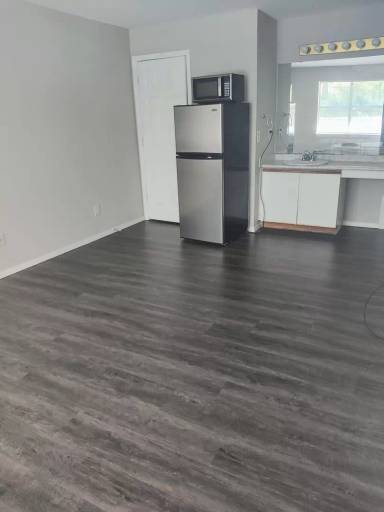 Main picture of 200 Golfview Dr