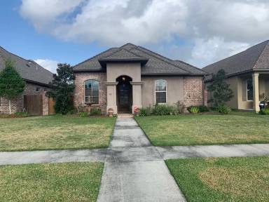Main picture of 330 Dunvegan Ct