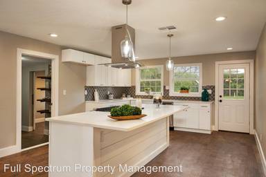 Main picture of 833 Dakota St