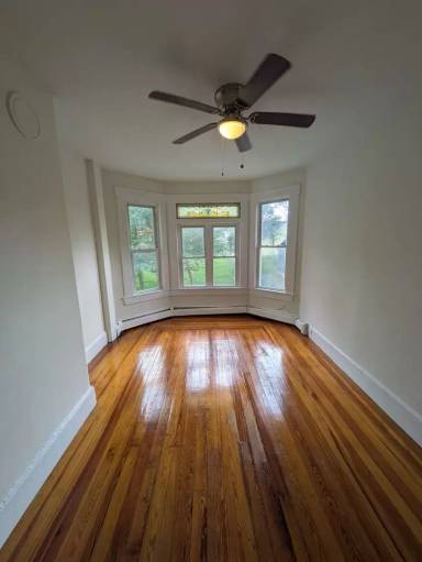 Main picture of 787 Dwight St