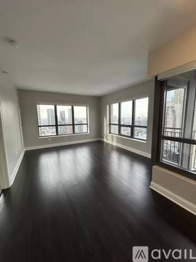 Main picture of 68 W Hubbard St