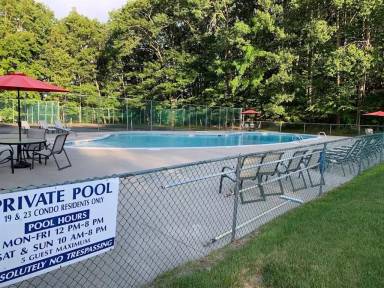 Main picture of 19 Country Club Dr