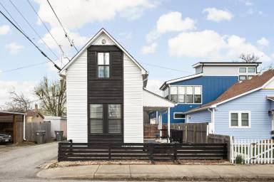 Main picture of 810 Grove Ave