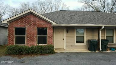 Main picture of 123 Lakeside Dr