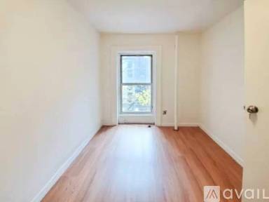 Main picture of 240 E 31st St