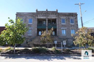 Main picture of 127 S 18th St