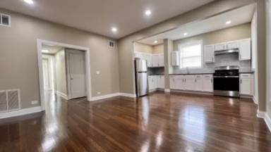 Main picture of 6844 S Ridgeland Ave