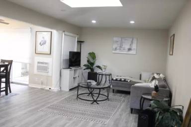 Main picture of 1620 Laguna St