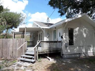 Main picture of 7704 N Huntley Ave