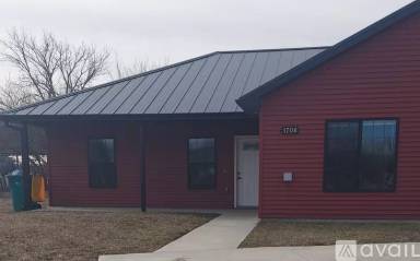 Main picture of 1708 Prey St