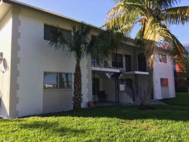 Main picture of 2255 NE 51st St