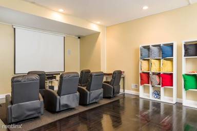 Main picture of 9033 Wall St