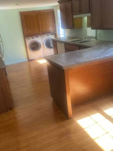 Main picture of 916 Pinecrest Pl NE
