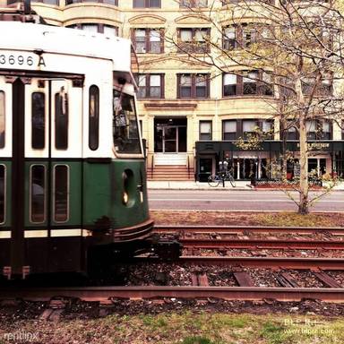 Main picture of 1386 Beacon St