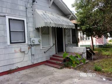 Main picture of 638 1/2 Walker St