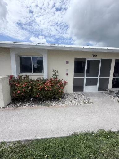 Main picture of 5004 Chiquita Blvd S