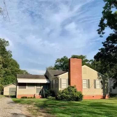 Main picture of 455 Clover St