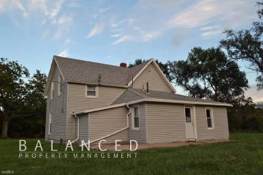 Main picture of 7821 SE Ratner Rd